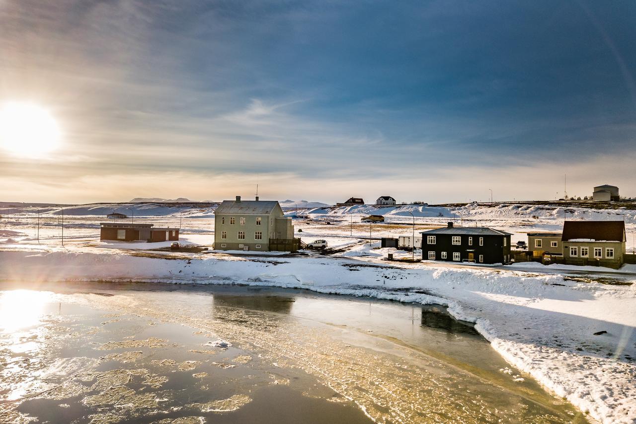 Riverside Hostel Блёндюоус Экстерьер фото