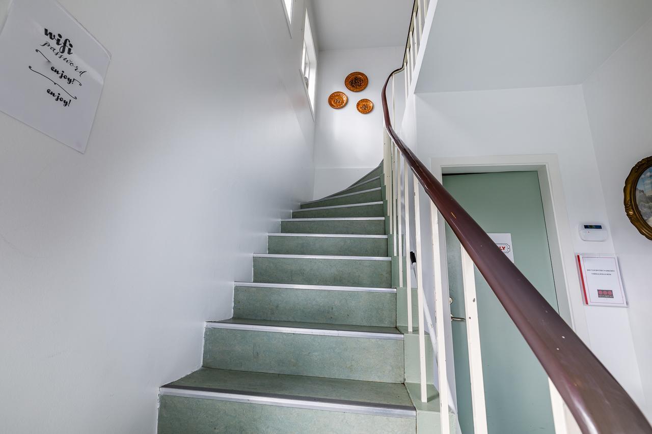 Riverside Hostel Блёндюоус Экстерьер фото