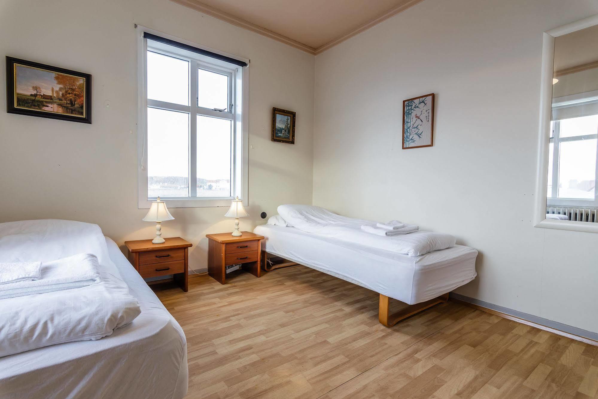 Riverside Hostel Блёндюоус Экстерьер фото