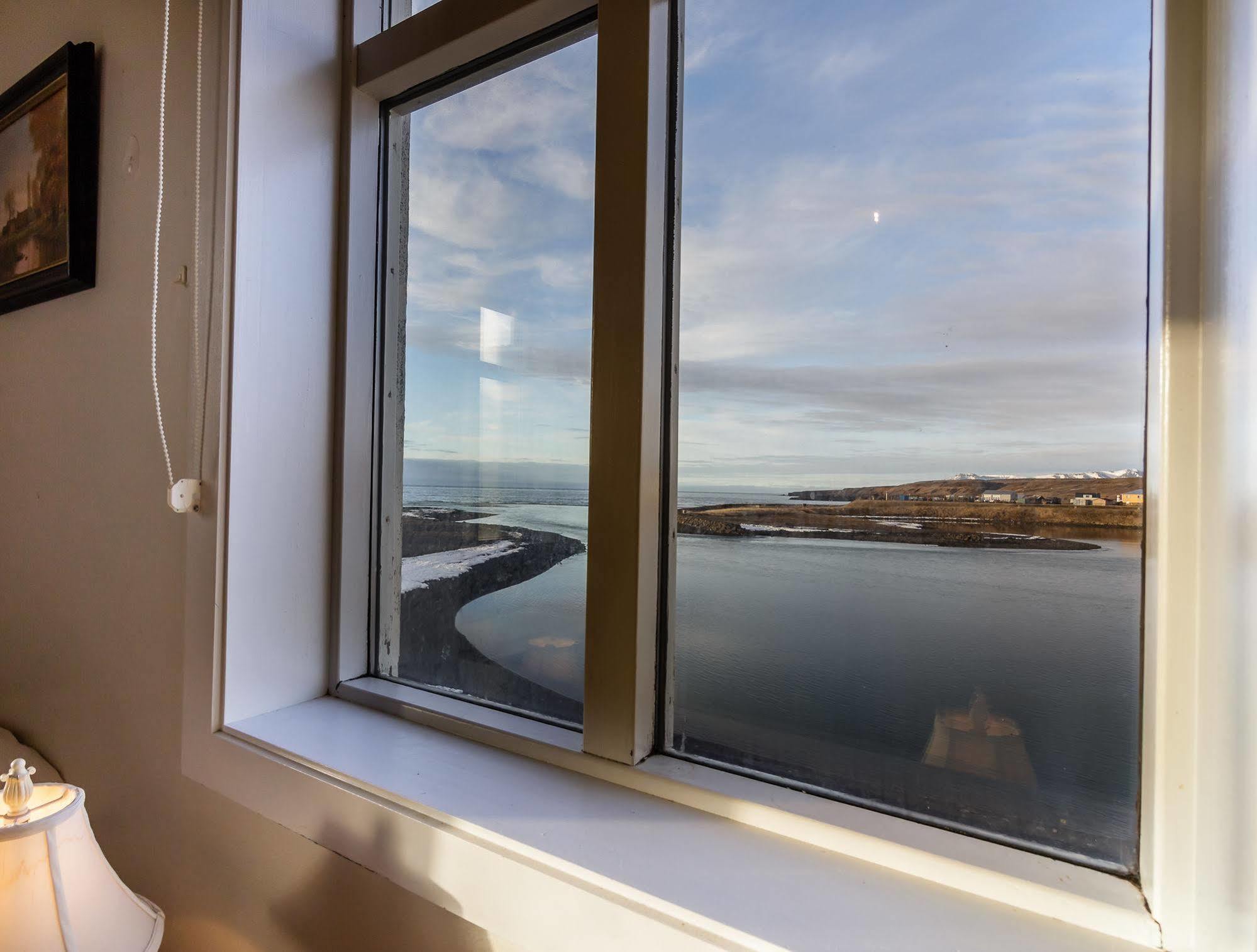Riverside Hostel Блёндюоус Экстерьер фото
