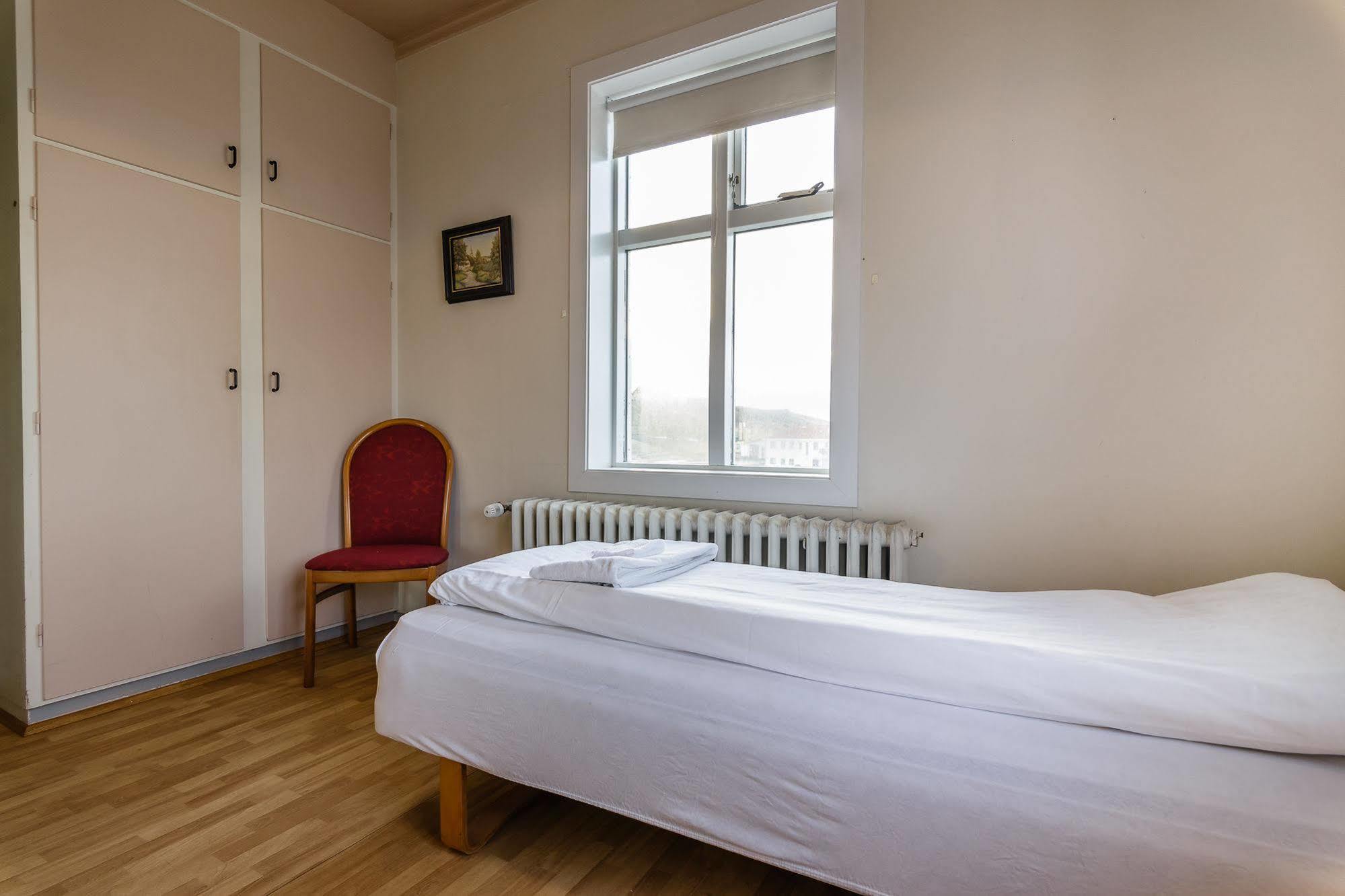 Riverside Hostel Блёндюоус Экстерьер фото